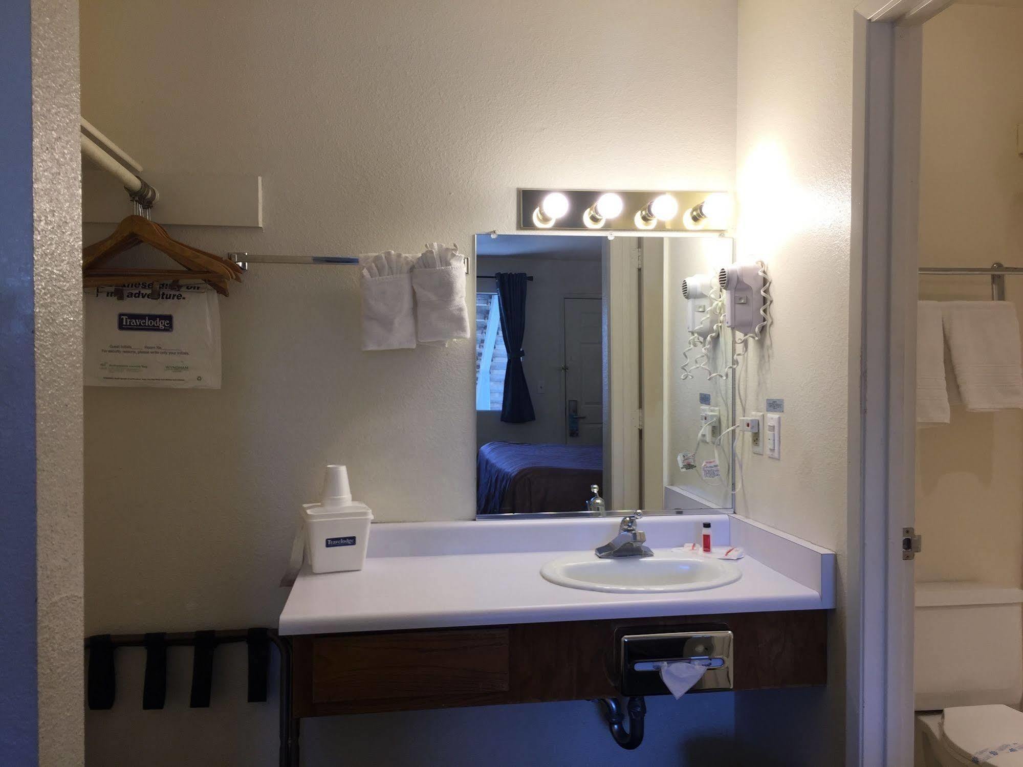 Travelodge By Wyndham Clearlake Exteriör bild